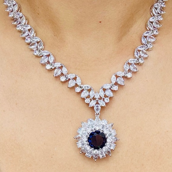 Full Swarovski style Necklace Set - Picture 2 of 5